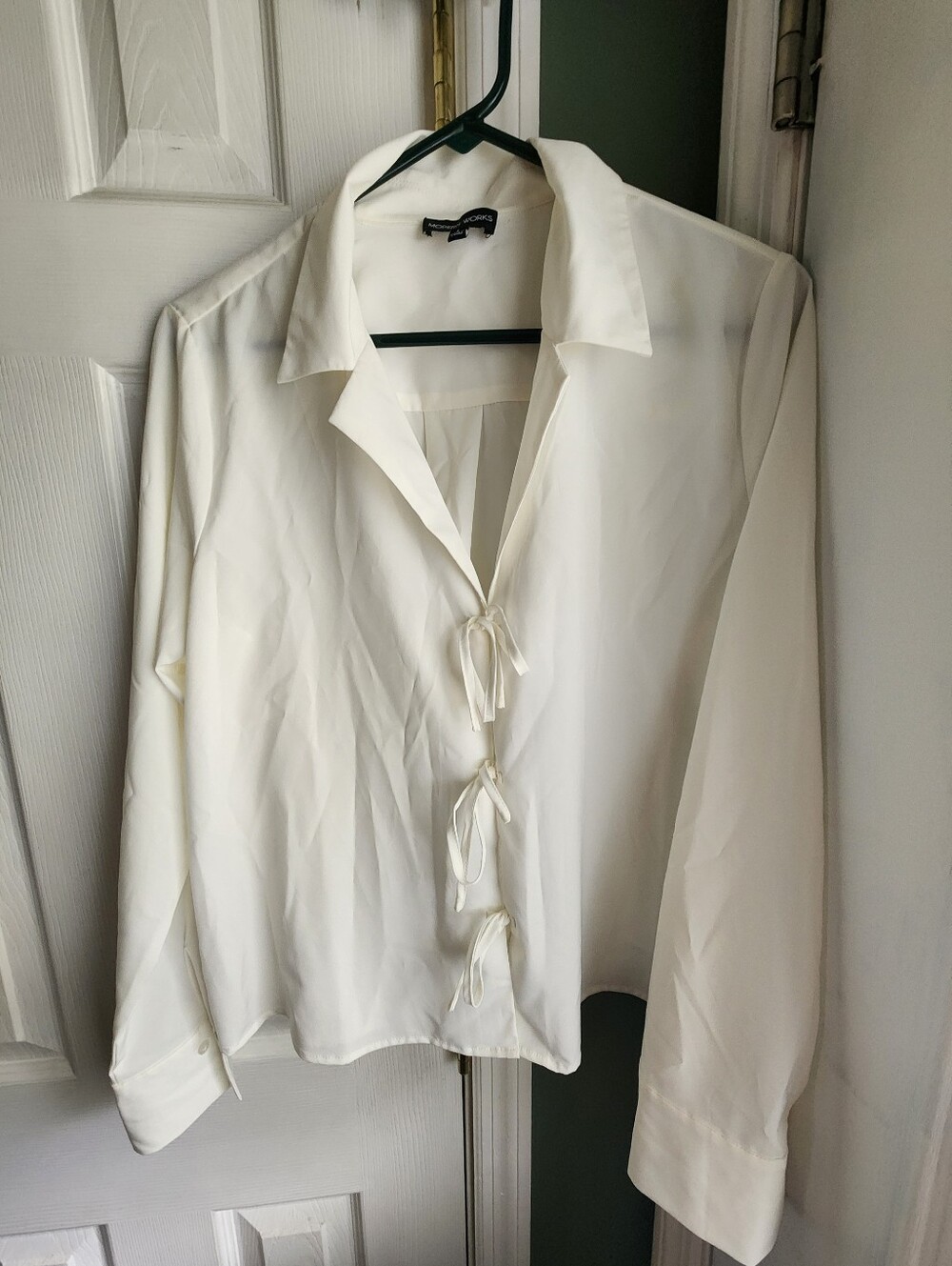 Modern Works White Tie-Front Long-Sleeve Blouse. Large